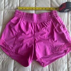Lululemon size 6 High rise Hotty Hot shorts 4 inch inseam
